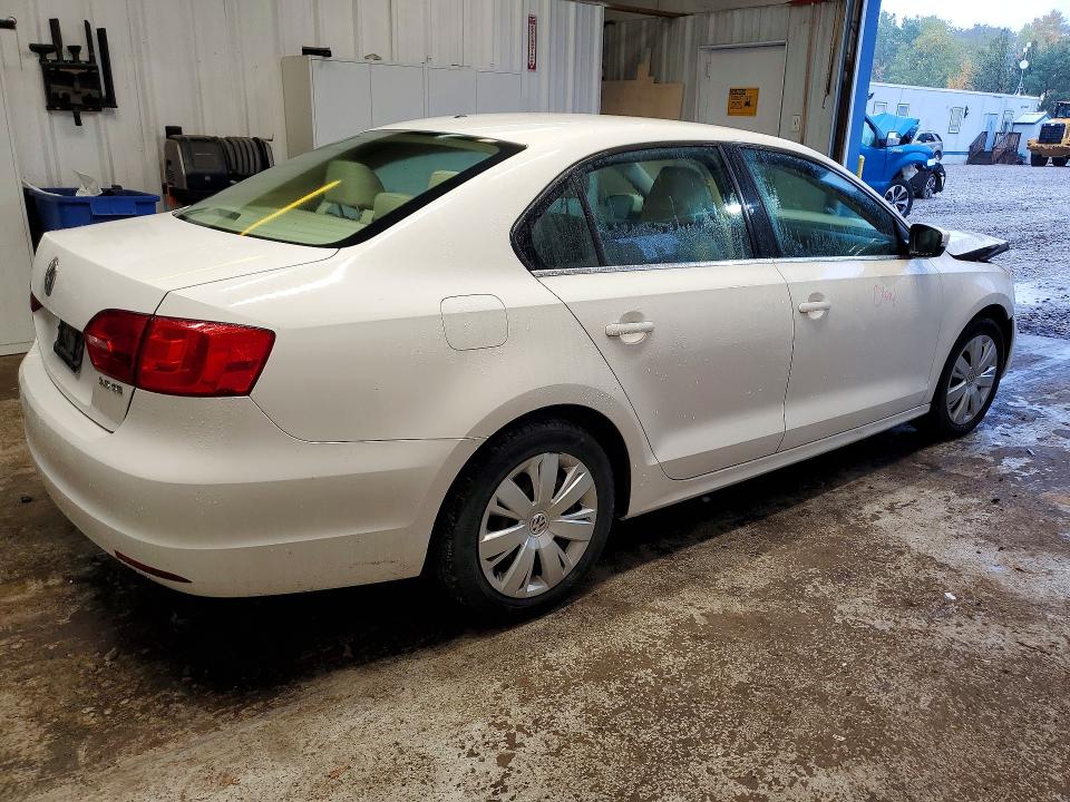 Снимка 3 от търг – 2013 VOLKSWAGEN JETTA с VIN 3VWDP7AJ2DM212895