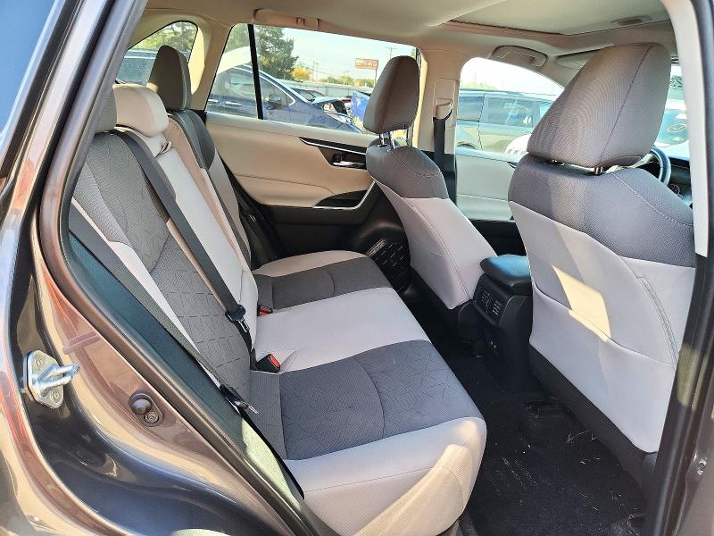 Photo 11 from auction – 2021 TOYOTA RAV4 with VIN 2T3P1RFV6MW181240
