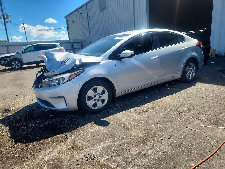 KIA FORTE 2018 z numerem VIN 3KPFK4A75JE175828 - Zdjęcie z aukcji