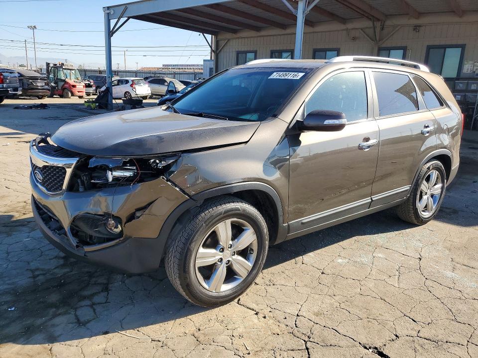 KIA SORENTO 2013 с VIN 5XYKU3A61DG389992 - Снимка от търг