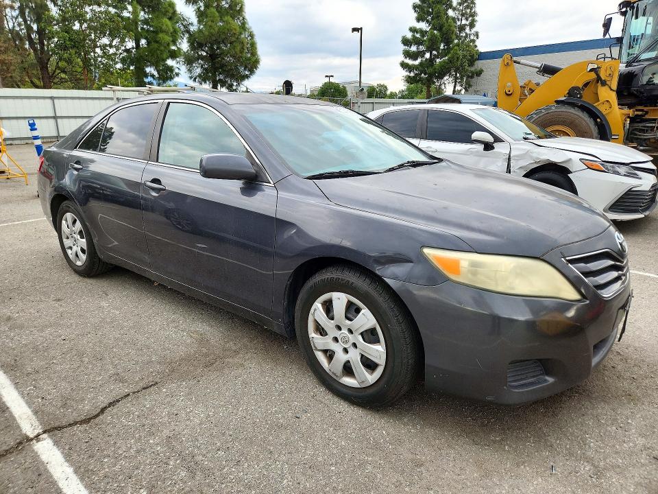 Снимка 4 от търг – 2011 TOYOTA CAMRY с VIN 4T1BF3EK5BU147585
