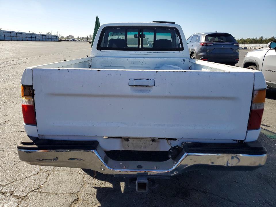 Photo 6 from auction – 1990 TOYOTA PICKUP with VIN JT4RN81R4L5062769