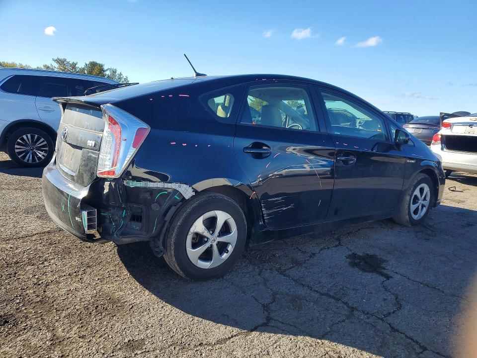 Снимка 3 от търг – 2014 TOYOTA PRIUS с VIN JTDKN3DU6E0388948