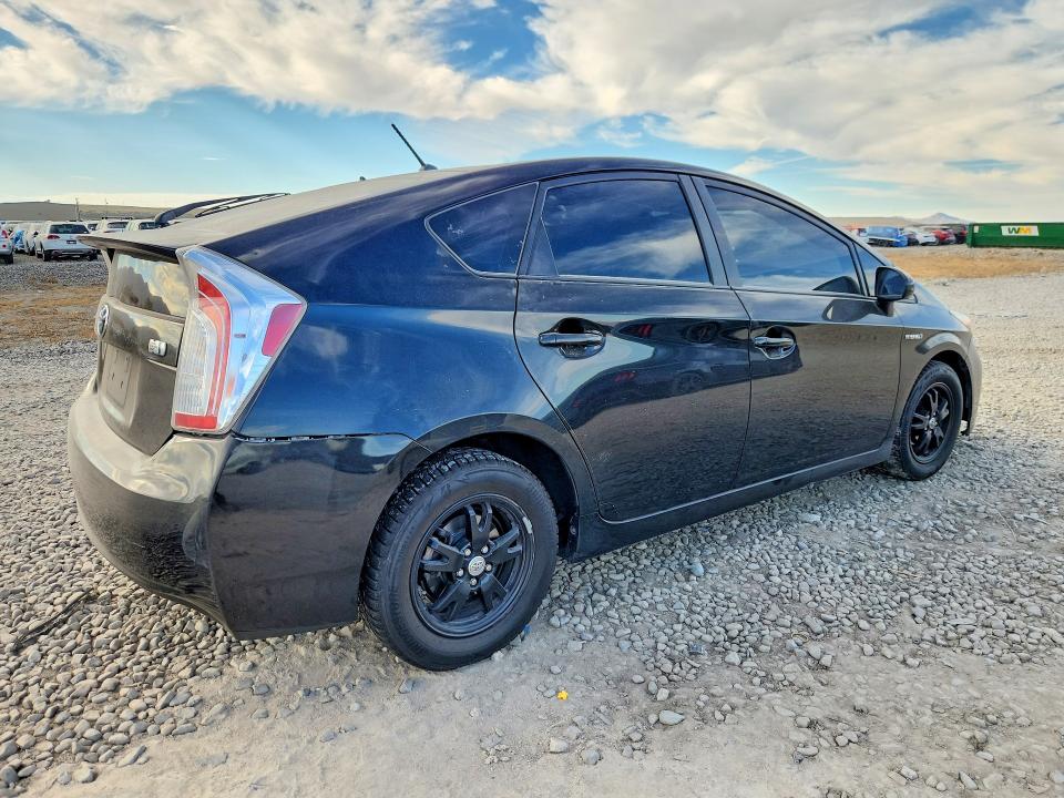 Снимка 3 от търг – 2015 TOYOTA PRIUS с VIN JTDKN3DU5F1902185