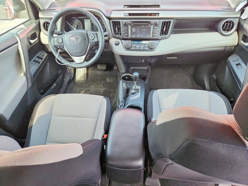 Снимка 8 от търг – 2017 TOYOTA RAV4 с VIN 2T3RFREV4HW668275