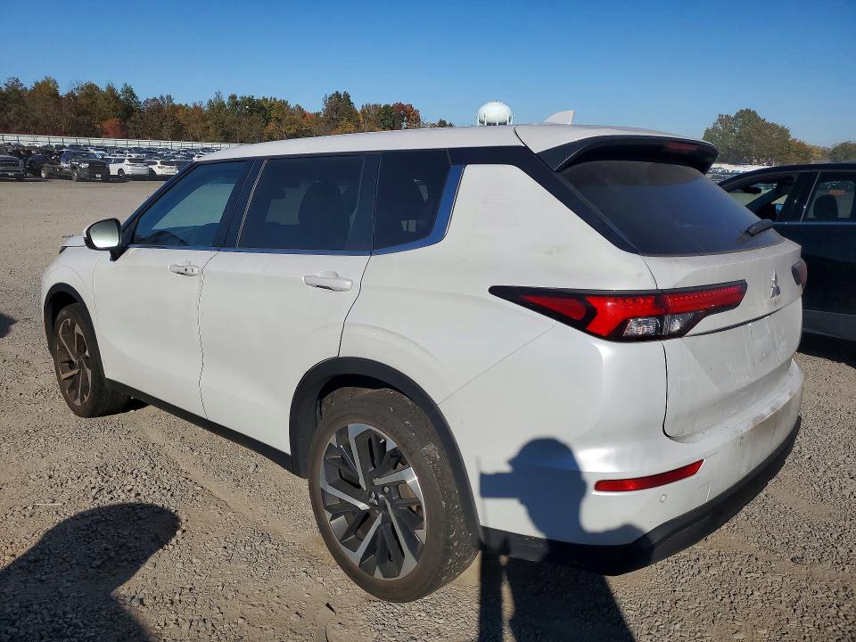 Снимка 2 от търг – 2022 MITSUBISHI OUTLANDER с VIN JA4J4UA88NZ025360