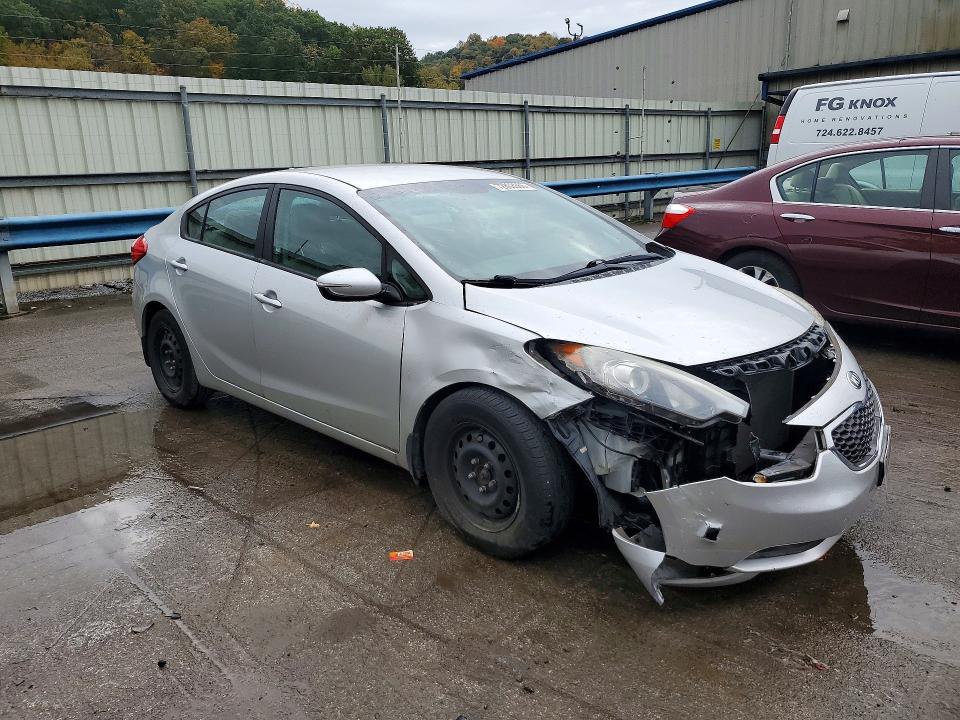 Снимка 4 от търг – 2015 KIA FORTE с VIN KNAFX4A6XF5291518