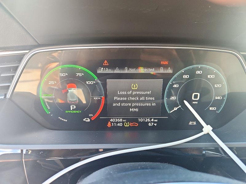 Photo 9 from auction – 2019 AUDI E-TRON with VIN WA1LAAGEXKB022879