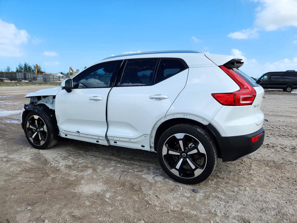Снимка 2 от търг – 2022 VOLVO XC40 с VIN YV4162UK8N2721508
