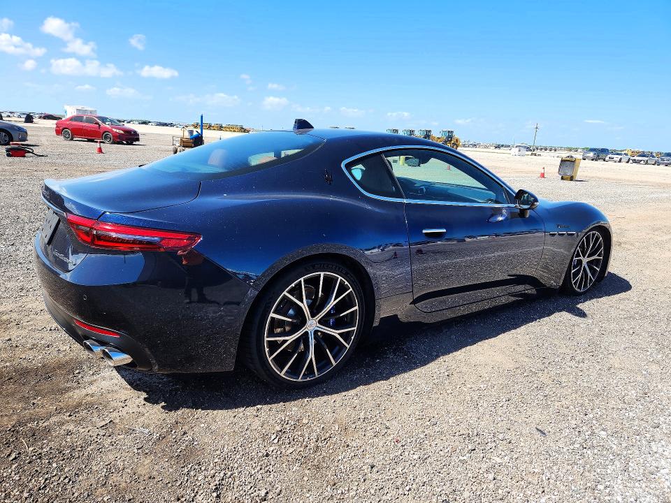 Снимка 3 от търг – 2024 MASERATI GRANTURISMO с VIN ZAMBMVBBXRX432698