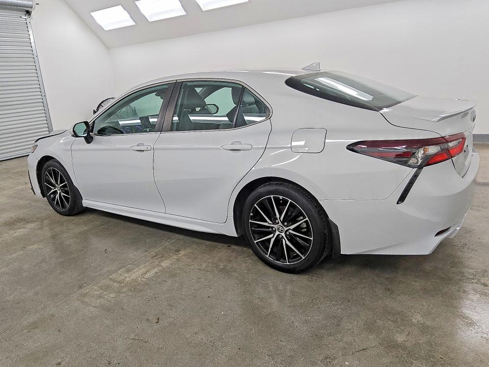 Photo 2 from auction – 2022 TOYOTA CAMRY with VIN 4T1T11AK2NU046344