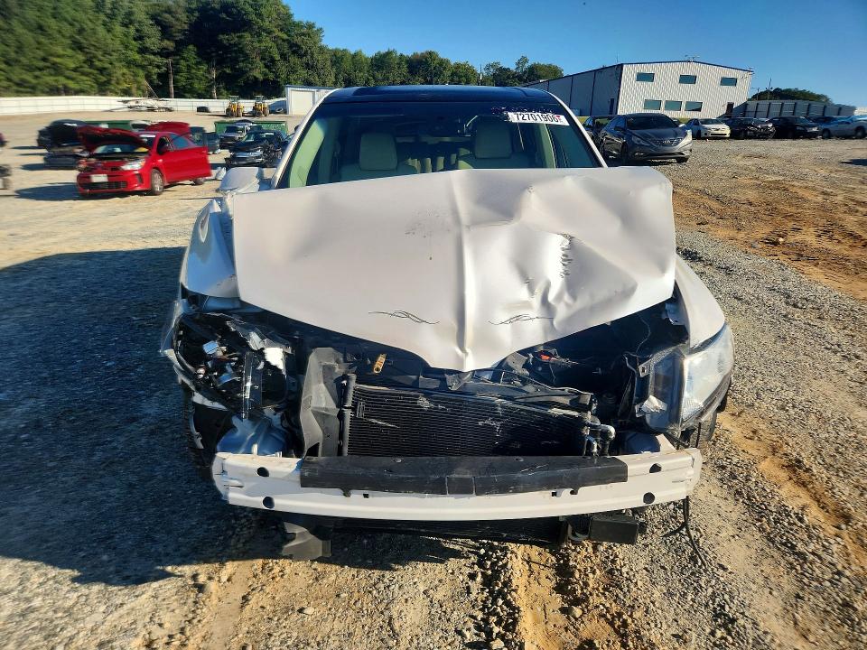 Photo 5 from auction – 2019 LINCOLN MKT with VIN 2LMHJ5ATXKBL00166