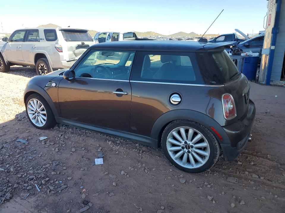 Foto 2 de la subasta – 2010 MINI COOPER con VIN WMWMF7C57ATX45129