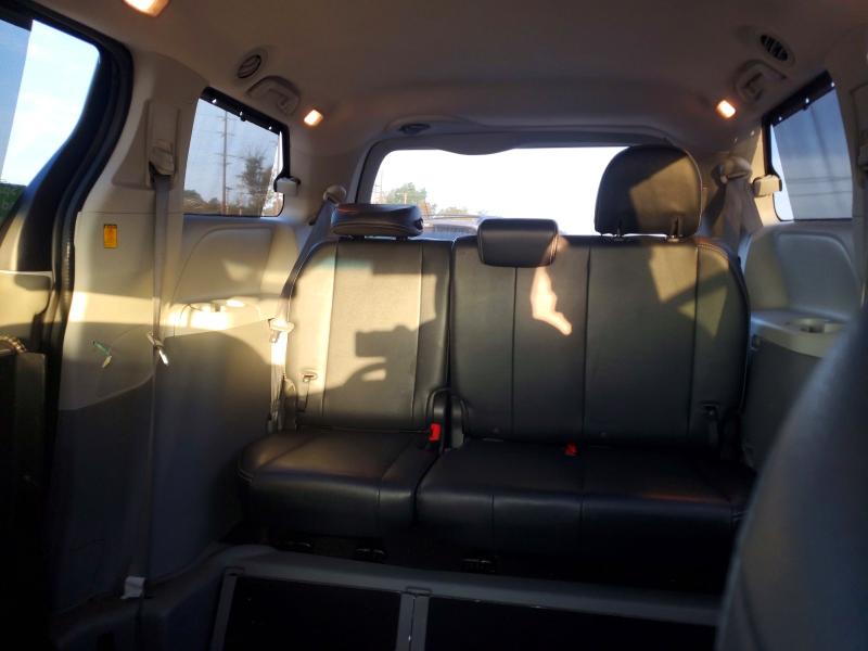 Снимка 10 от търг – 2011 TOYOTA SIENNA с VIN 5TDXK3DC0BS117012