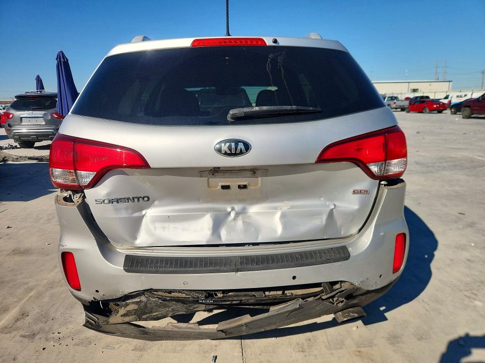 Снимка 6 от търг – 2015 KIA SORENTO с VIN 5XYKT3A61FG630195