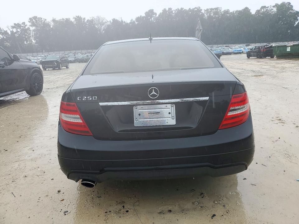 Photo 6 from auction – 2014 MERCEDES-BENZ C with VIN WDDGF4HB7EA932360