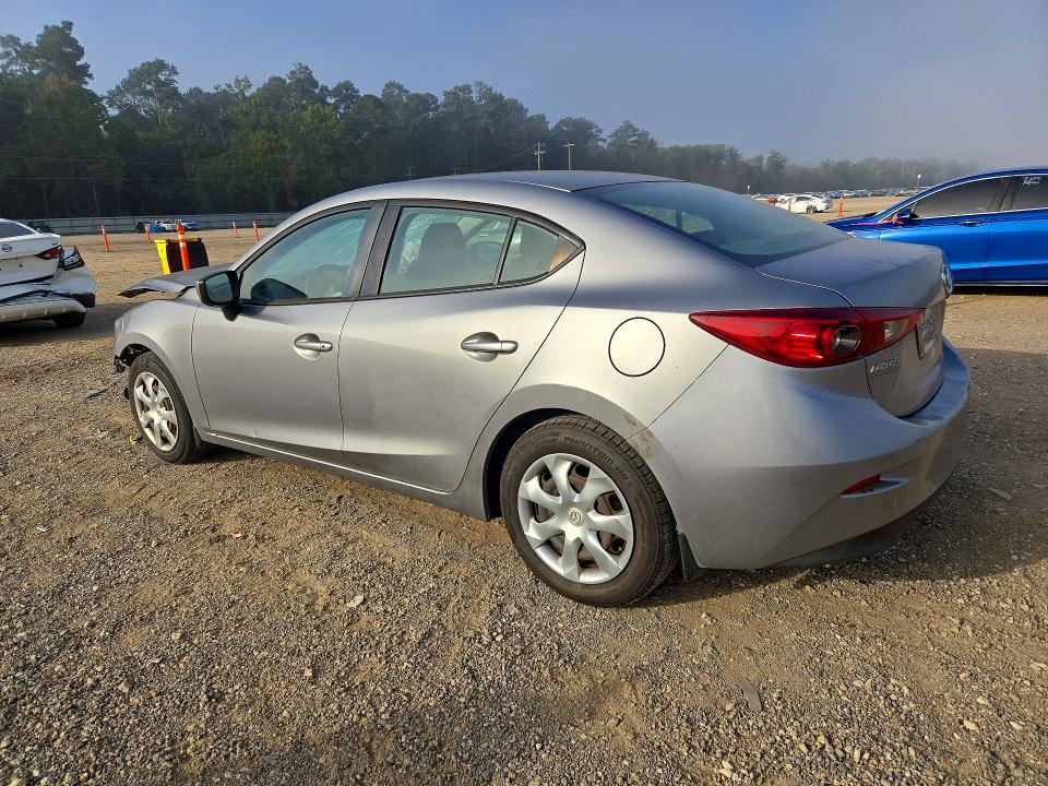 Снимка 2 от търг – 2016 MAZDA 3 с VIN 3MZBM1T76GM300853