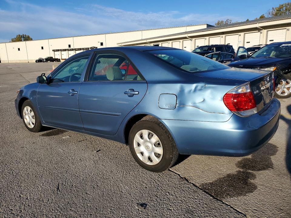 Снимка 2 от търг – 2004 TOYOTA CAMRY с VIN 4T1BE32KX4U851212