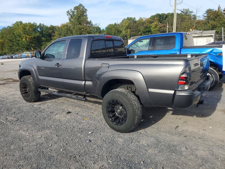Photo 2 from auction – 2015 TOYOTA TACOMA with VIN 5TFUX4EN9FX035581