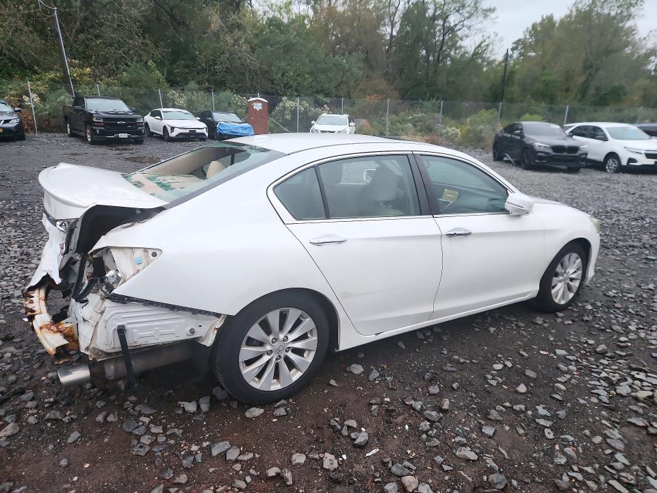 Photo 3 from auction – 2015 HONDA ACCORD with VIN 1HGCR2F86FA183498