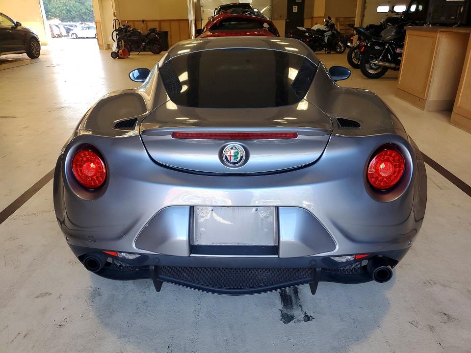 Photo 6 from auction – 2017 ALFA ROMEO 4C with VIN ZARBAAA41HM244988