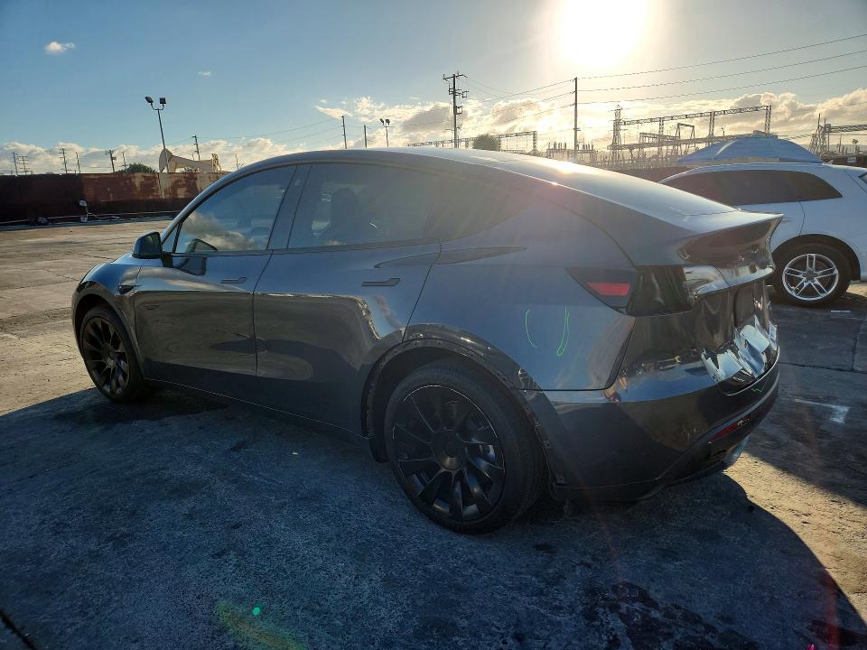 Снимка 2 от търг – 2022 TESLA MODEL Y с VIN 7SAYGDEEXNF365940