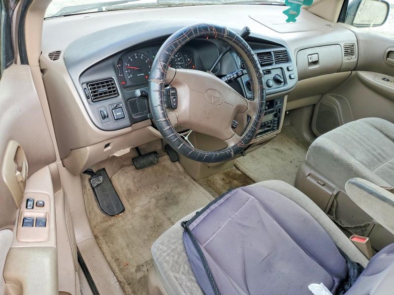 Photo 8 from auction – 2000 TOYOTA SIENNA with VIN 4T3ZF13C9YU172990