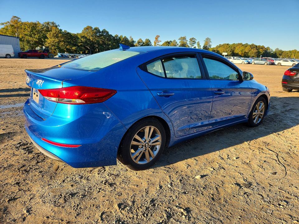 Снимка 3 от търг – 2017 HYUNDAI ELANTRA с VIN 5NPD84LF1HH082787