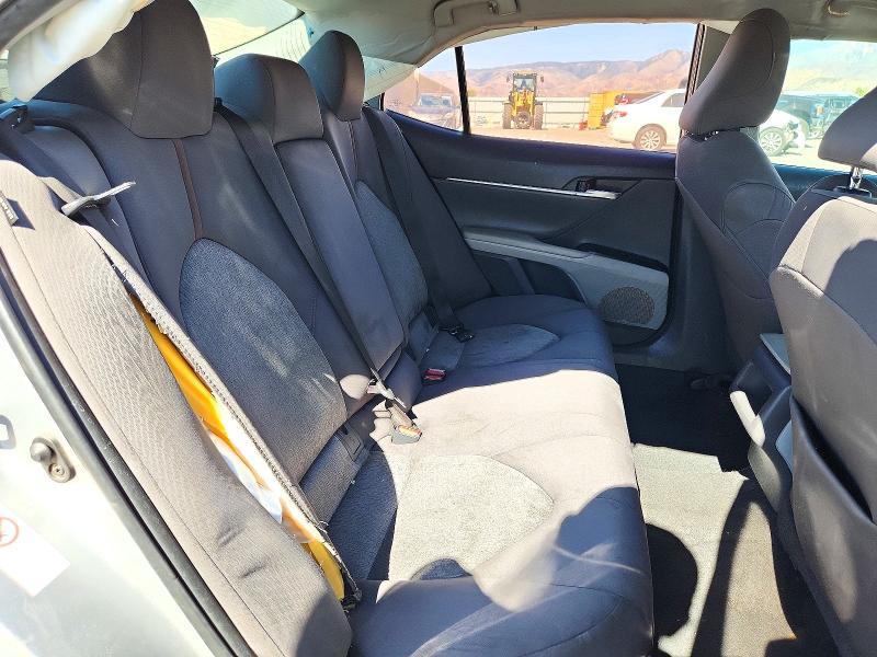 Снимка 10 от търг – 2018 TOYOTA CAMRY с VIN 4T1B31HK6JU001901