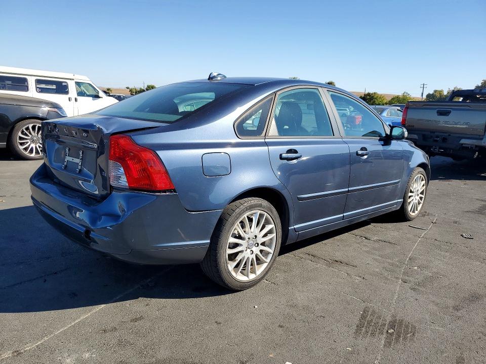 Zdjęcie 3 z aukcji – 2010 VOLVO S40 z VIN YV1390MS0A2507057