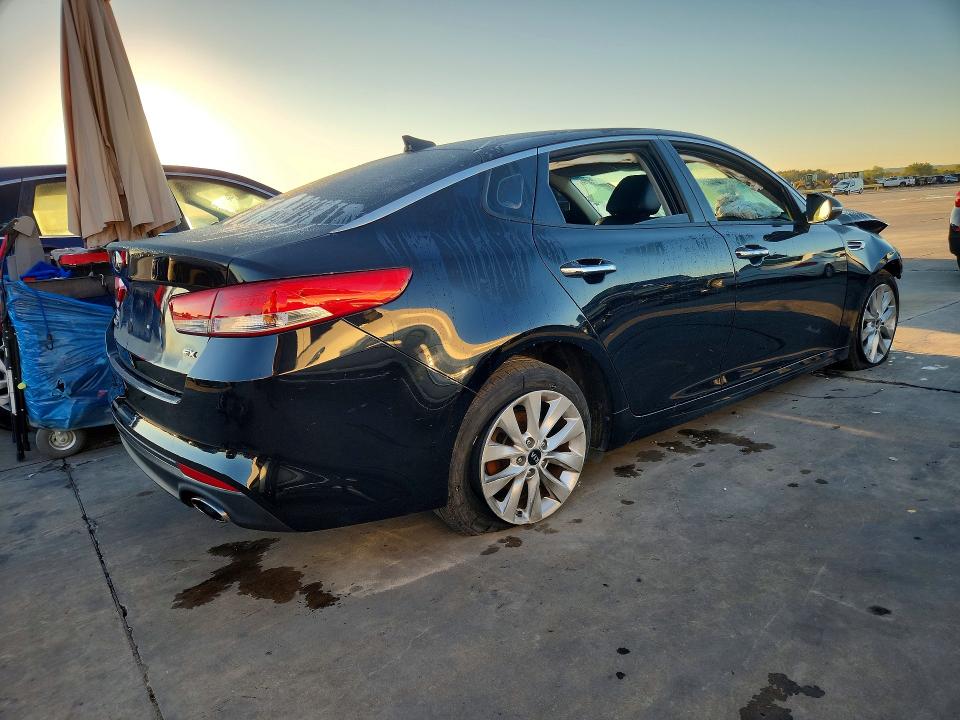 Фото 3 с аукциона – 2017 KIA OPTIMA с VIN 5XXGU4L37HG138709