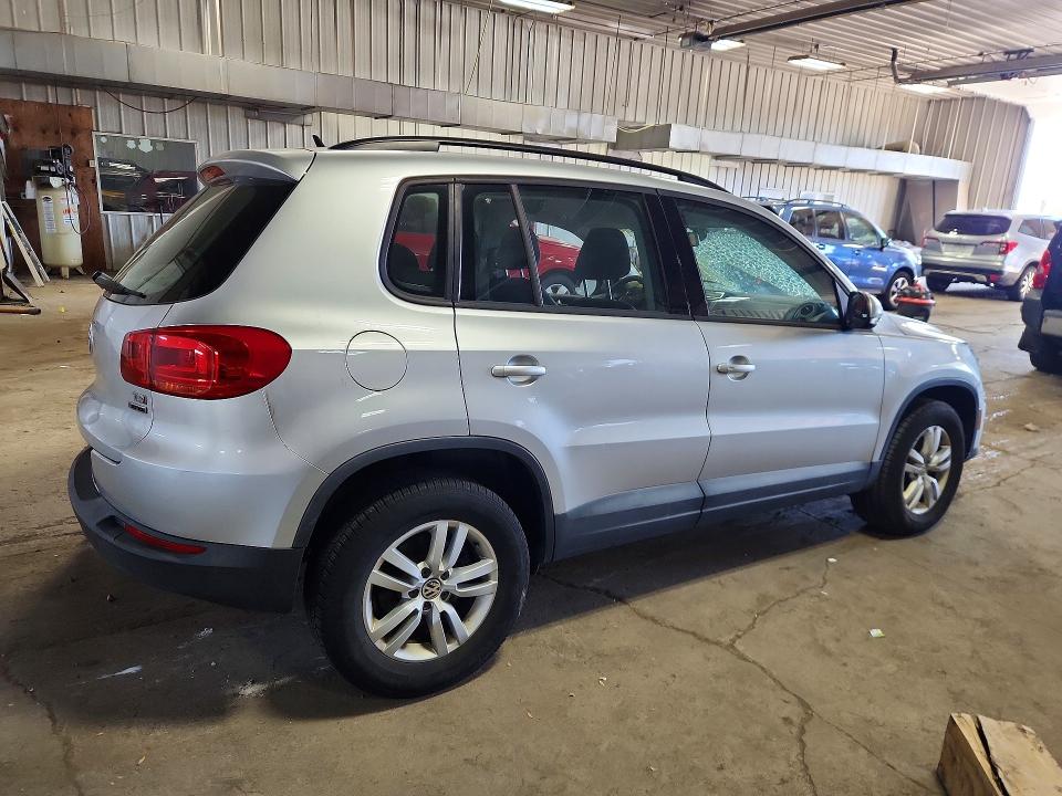 Снимка 3 от търг – 2016 VOLKSWAGEN TIGUAN с VIN WVGBV7AX9GW005795