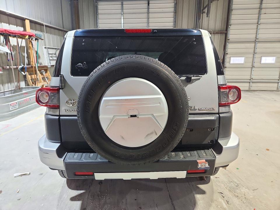 Снимка 6 от търг – 2012 TOYOTA FJ CRUISER с VIN JTEZU4BF0CK011752