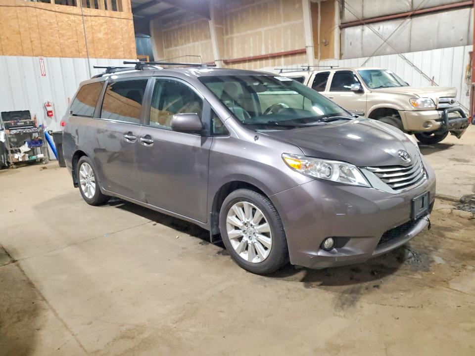 Снимка 4 от търг – 2014 TOYOTA SIENNA с VIN 5TDDK3DCXES082163