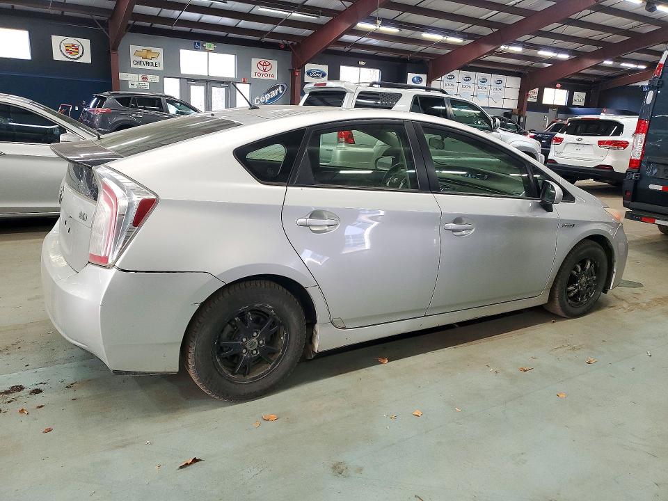 Снимка 3 от търг – 2013 TOYOTA PRIUS с VIN JTDKN3DU1D5598262