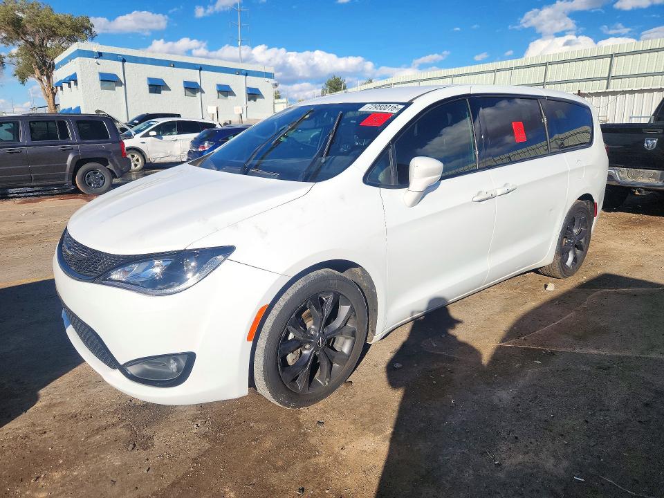 CHRYSLER PACIFICA 2020 with VIN 2C4RC1FG5LR238123 - Photo from auction