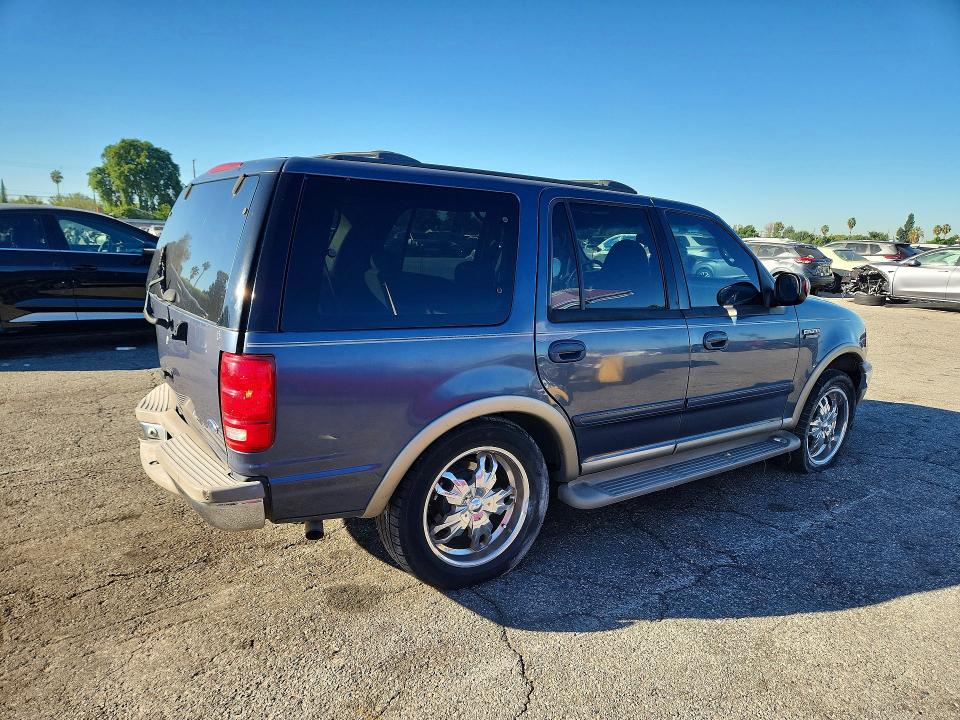Снимка 3 от търг – 2002 FORD EXPEDITION с VIN 1FMRU17L42LA84936