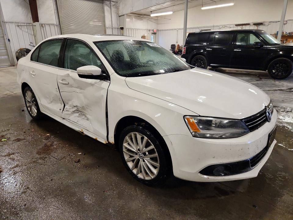 Снимка 4 от търг – 2011 VOLKSWAGEN JETTA с VIN 3VWLZ7AJ4BM354474