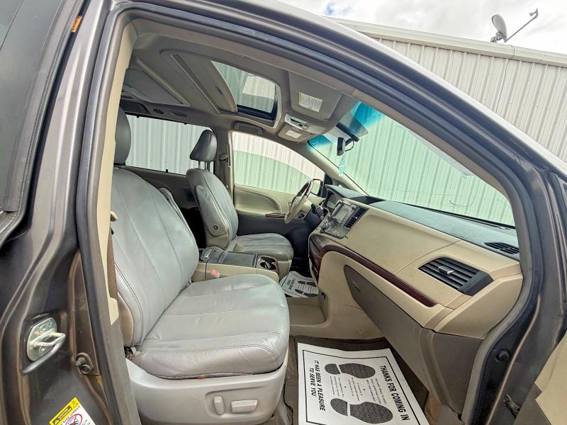 Photo 5 from auction – 2012 TOYOTA SIENNA with VIN 5TDYK3DC9CS180986