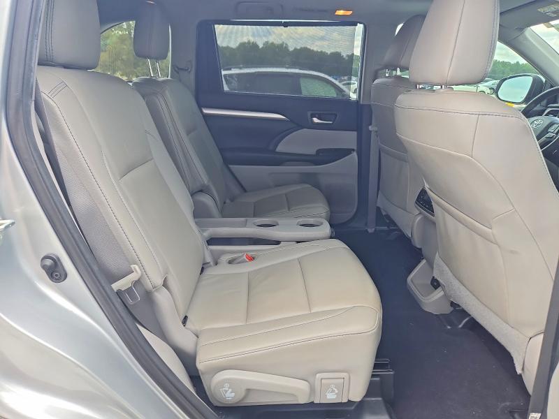 Zdjęcie 11 z aukcji – 2019 TOYOTA HIGHLANDER z VIN 5TDKZRFH5KS348036