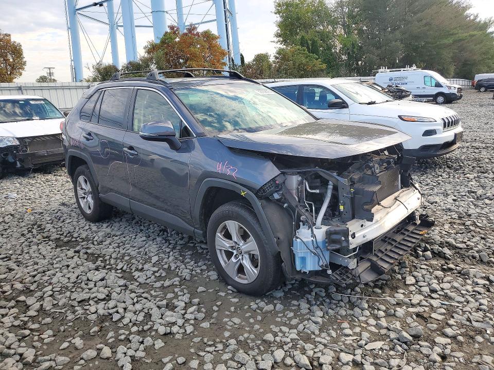 Photo 4 from auction – 2021 TOYOTA RAV4 with VIN JTMP1RFV9MD076026