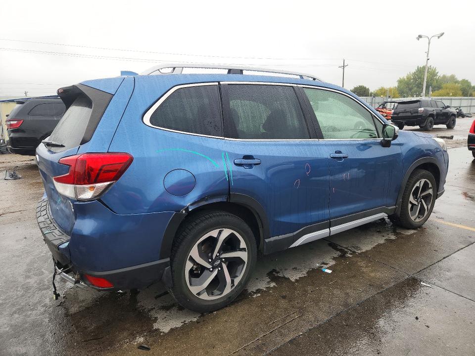 Photo 3 from auction – 2022 SUBARU FORESTER with VIN JF2SKARC2NH439524