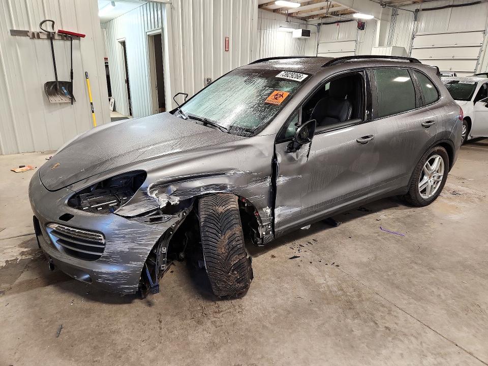 Снимка 1 от търг – 2013 PORSCHE CAYENNE с VIN WP1AA2A25DLA08823
