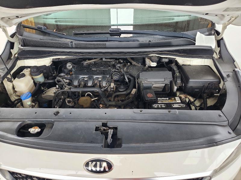 Снимка 11 от търг – 2015 KIA SEDONA с VIN KNDMB5C10F6031400