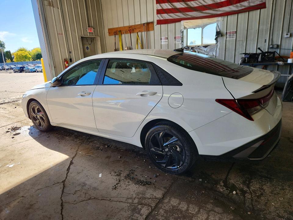 Снимка 2 от търг – 2026 HYUNDAI ELANTRA с VIN KMHLM4DG8TU250434