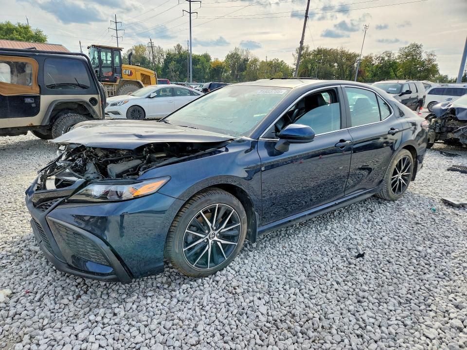 TOYOTA CAMRY 2021 с VIN 4T1G11AK5MU450884 - Снимка от търг