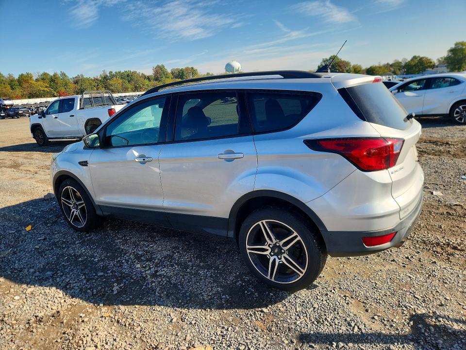 صورة رقم 2 من المزاد - 2019 FORD ESCAPE مع VIN 1FMCU9HD5KUC43663