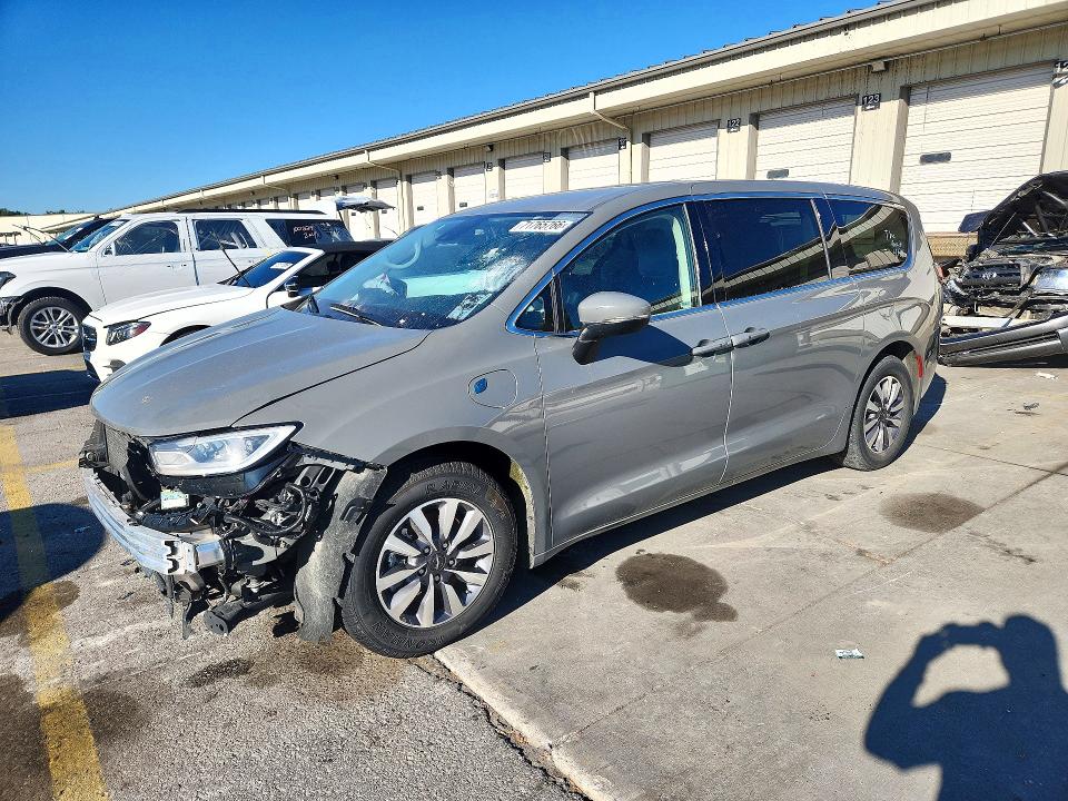 CHRYSLER PACIFICA 2023 مع رقم تعريف المركبة 2C4RC1L78PR608670 - صورة من المزاد