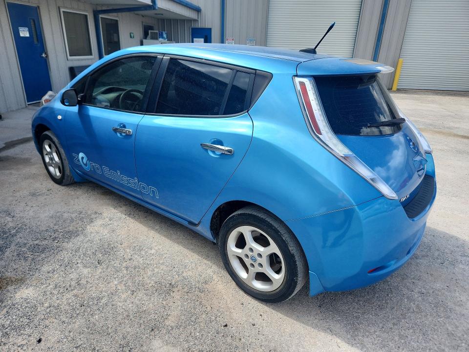 Photo 2 from auction – 2011 NISSAN LEAF with VIN JN1AZ0CP7BT005767