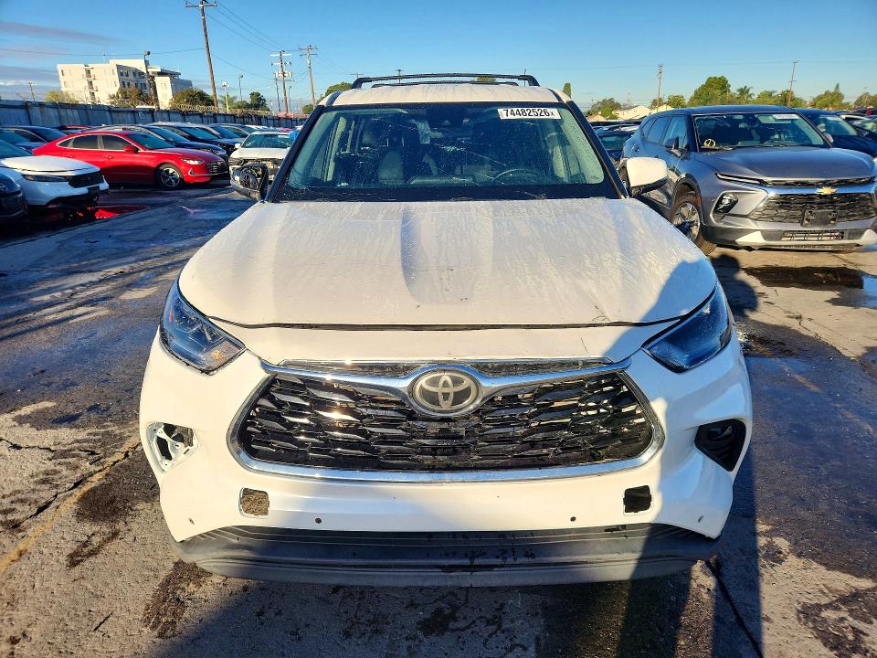 Снимка 5 от търг – 2021 TOYOTA HIGHLANDER с VIN 5TDZZRAH9MS525499